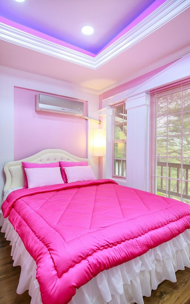 Loverstar In Forest Pension