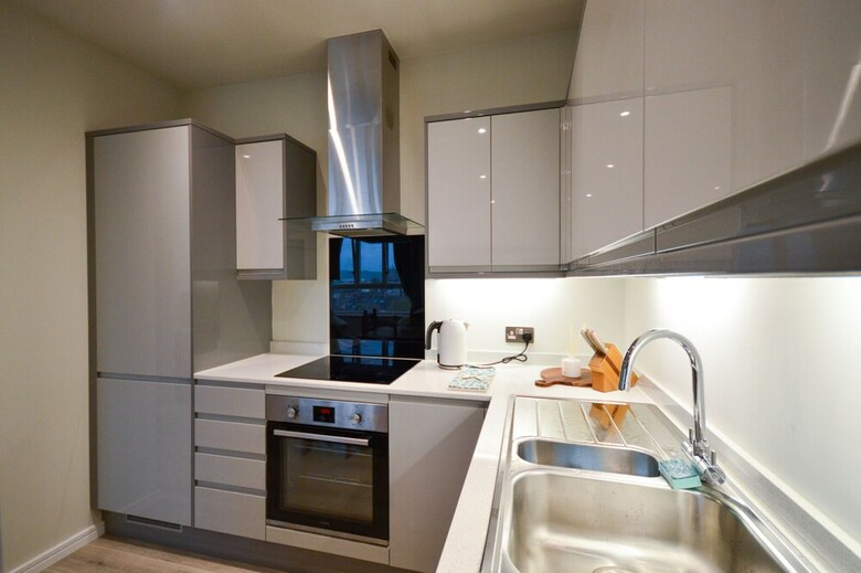 Bright 1 Bedroom Apartment In Central Location