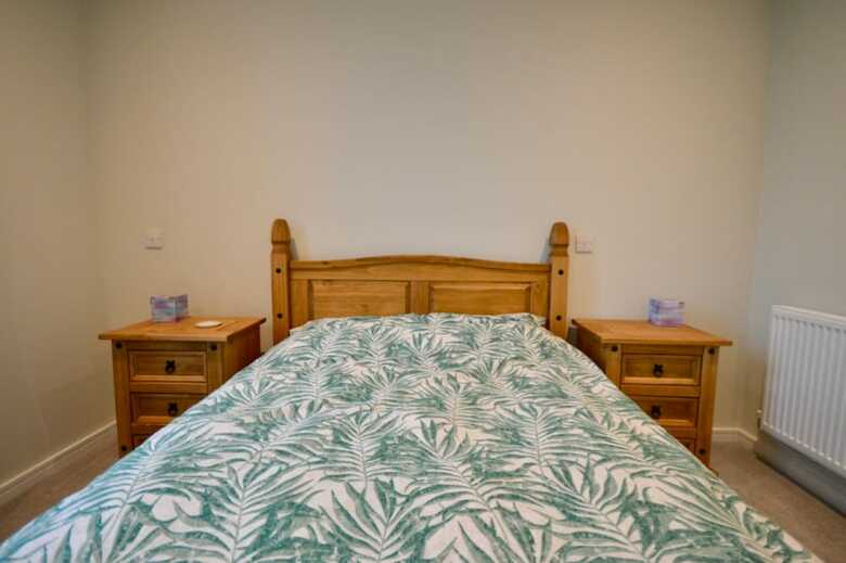 Bright 1 Bedroom Apartment In Central Location