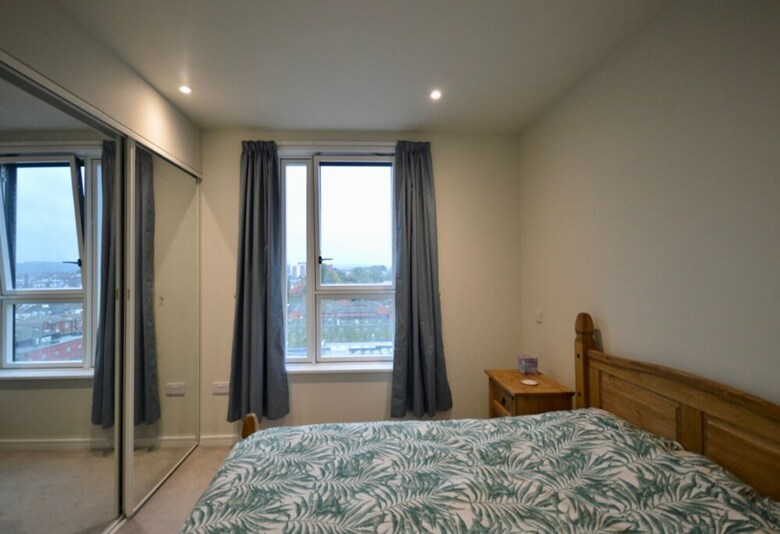 Bright 1 Bedroom Apartment In Central Location