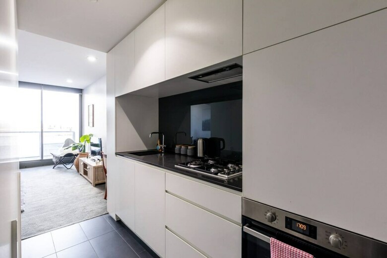 1 Bedroom Apartment In Prahran With Balcony
