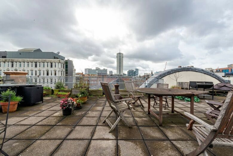 Beautiful Penthouse Apartment In Northern Quarter