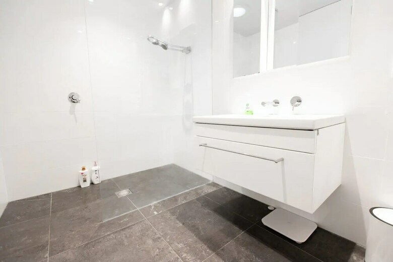 Luxury 4 Bedroom Home With Private Cinema