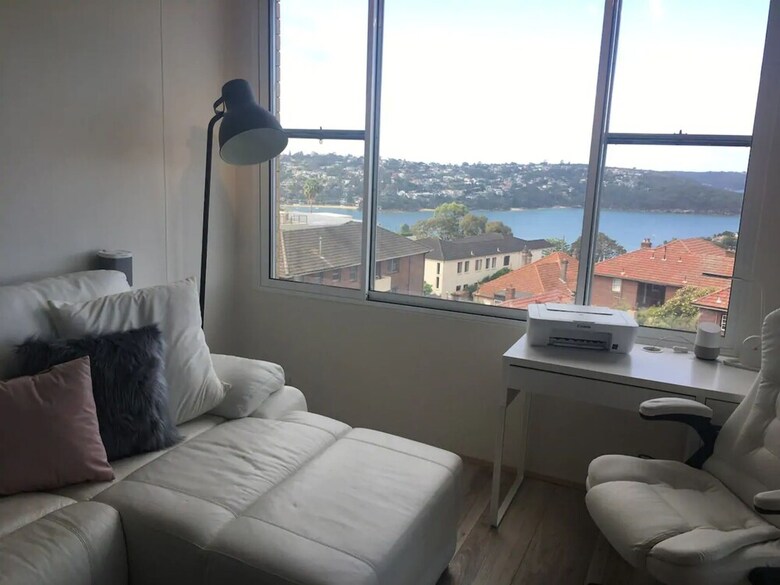 Contemporary Spacious Home 20minutes From Central Sydney
