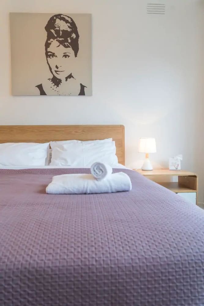 2 Bedroom Apartment In Melbourne Cbd