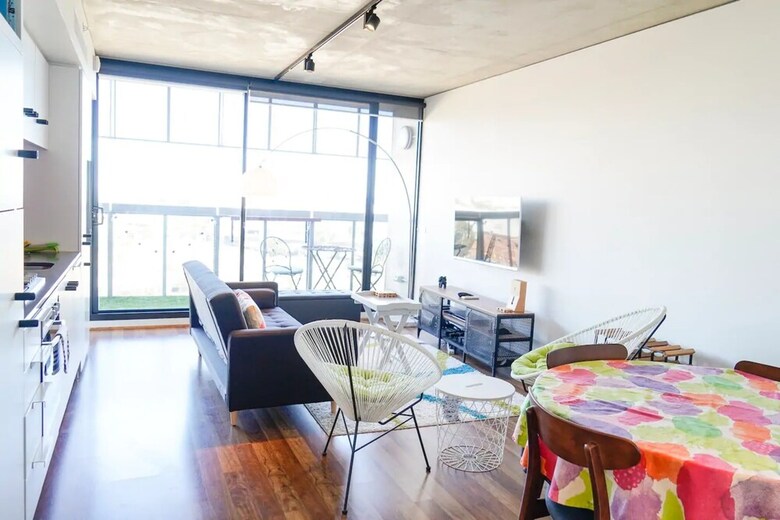 Modern 2 Bedroom Apartment With City Views