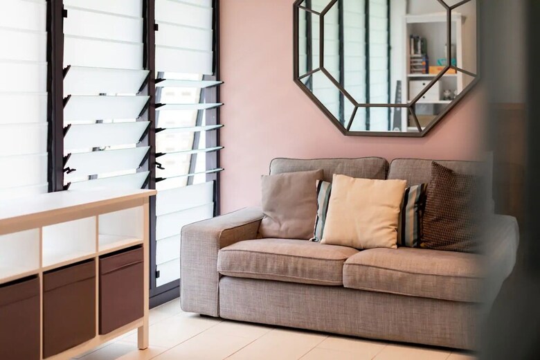 Upscale 2 Bedroom Apartment With Balcony In Cbd