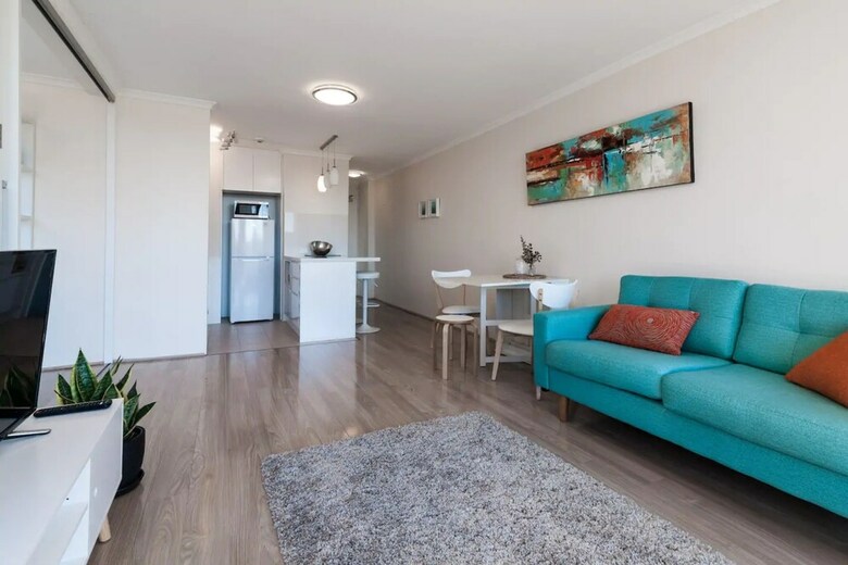 New Modern Apartment In Central Location