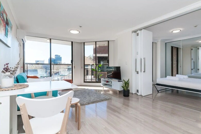 New Modern Apartment In Central Location