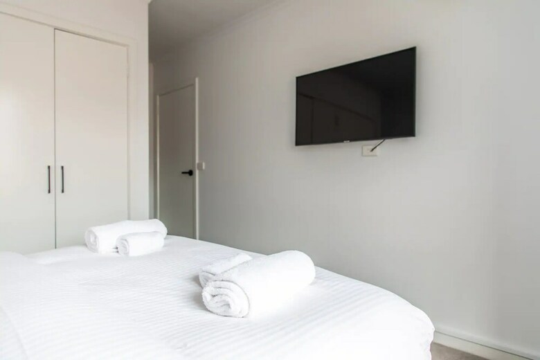 Luxury Spacious 2 Bedroom Fitzroy Apartment