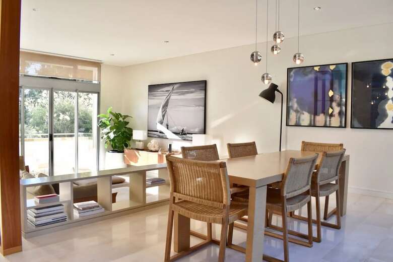 Executive Luxury Manly Home On The Hill
