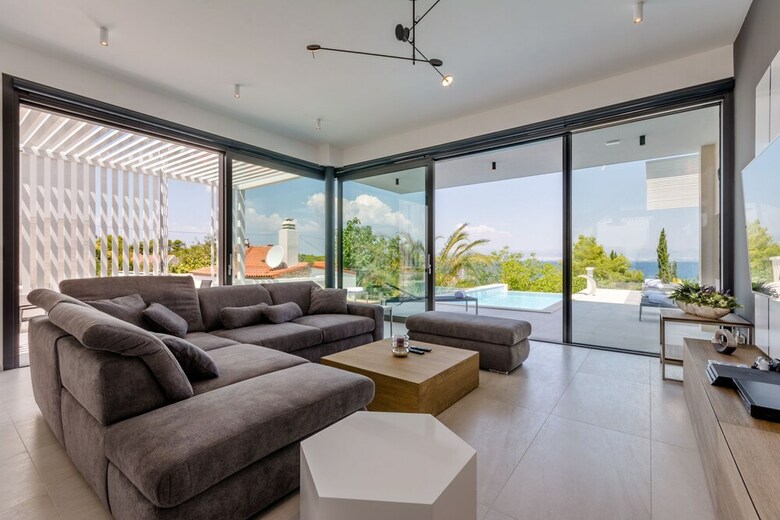 Luxury Villa Luna With Swimming Pool