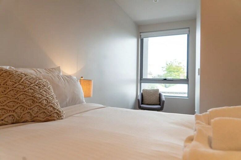 Modern 2 Bedroom Apartment In Brunswick