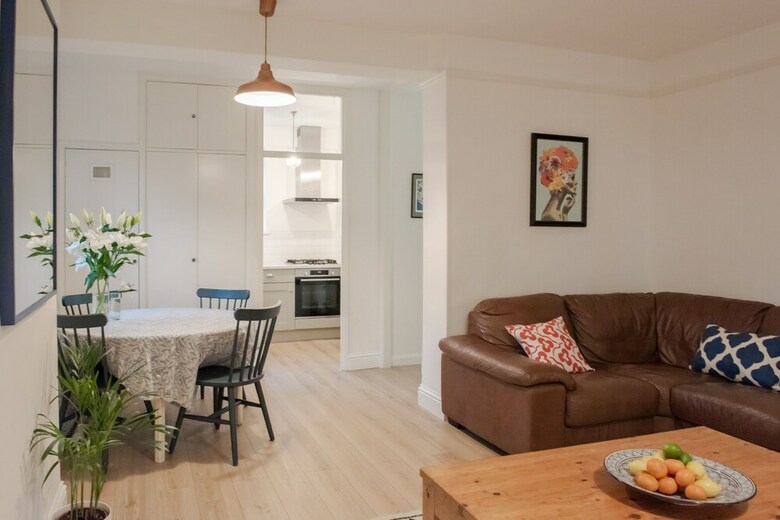 Bright Two Bedroom Ground Floor Apartment