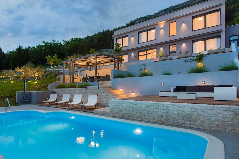 Luxury Villa Grand View