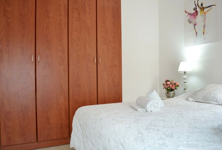 Beautiful Modern Apartment  3bdr E3