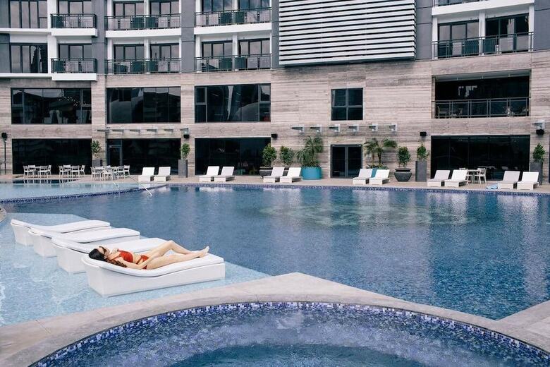 Happy Suites At Knightsbridge Res Makati