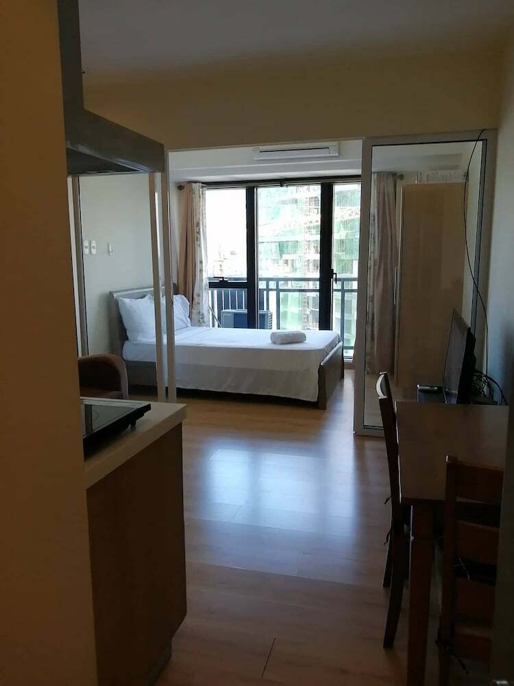 Happy Suites At Knightsbridge Res Makati