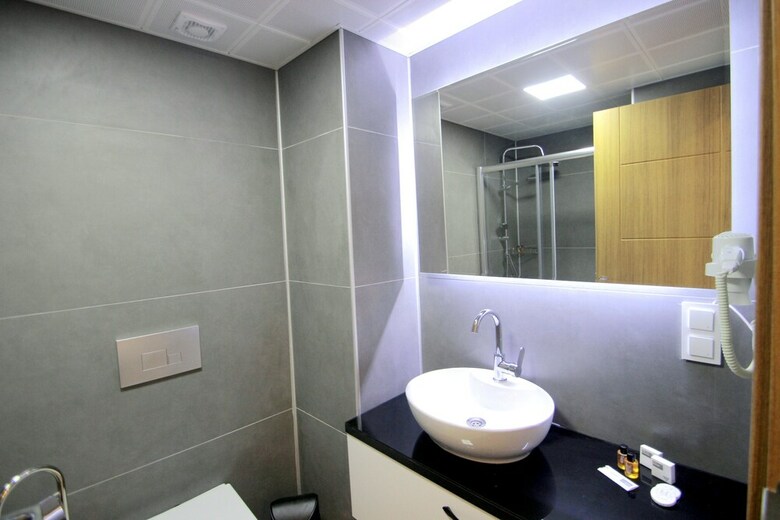 Hira Hotel