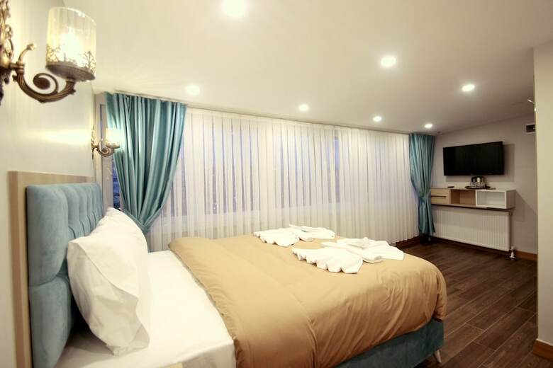Hira Hotel