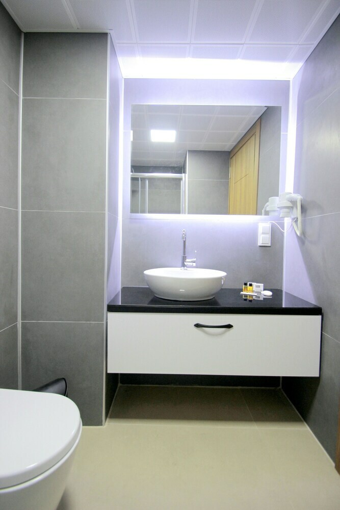 Hira Hotel