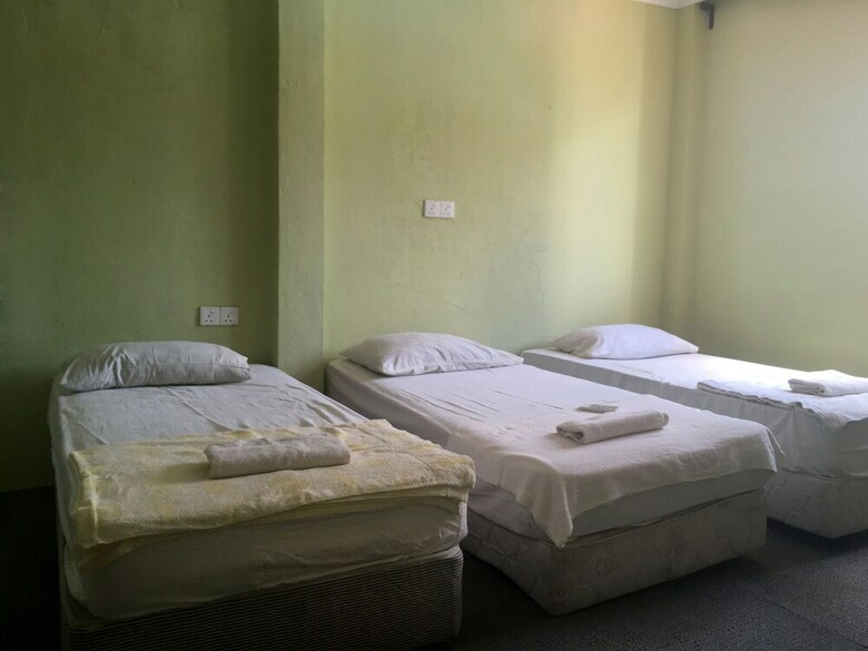 Oyo 89589 Naiim Hotel