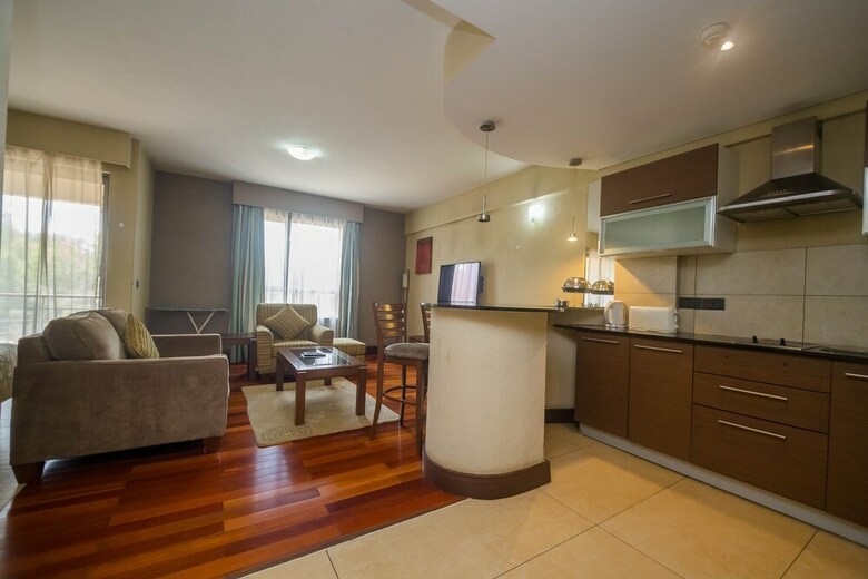 Hotel Taarifa Suites