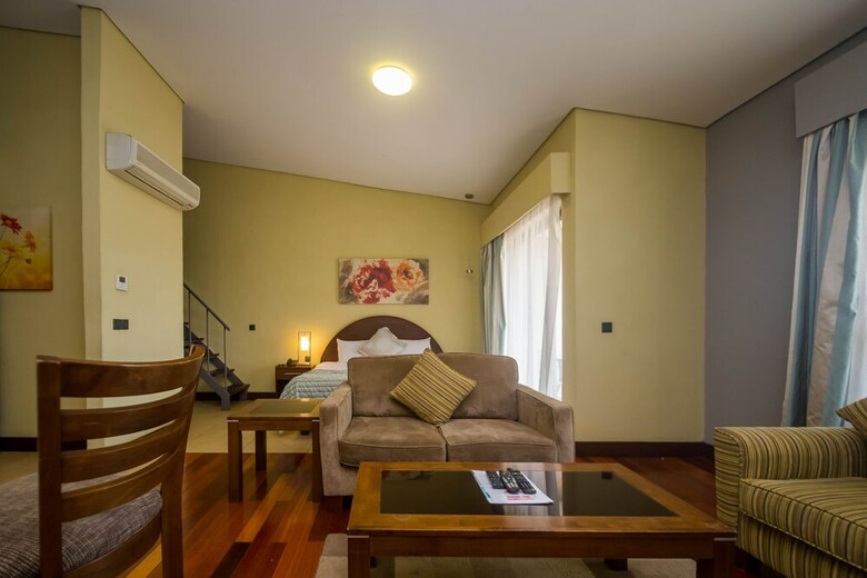 Hotel Taarifa Suites