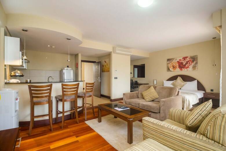 Hotel Taarifa Suites