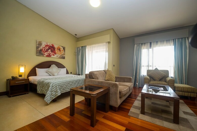 Hotel Taarifa Suites