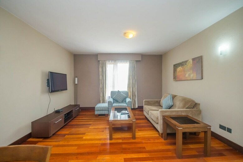 Hotel Taarifa Suites