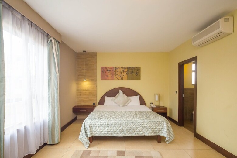 Hotel Taarifa Suites