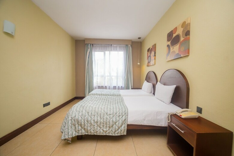 Hotel Taarifa Suites