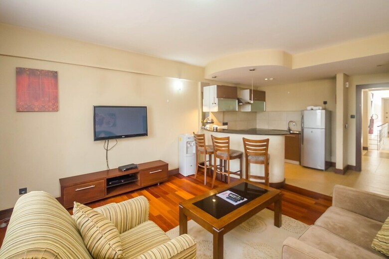 Hotel Taarifa Suites
