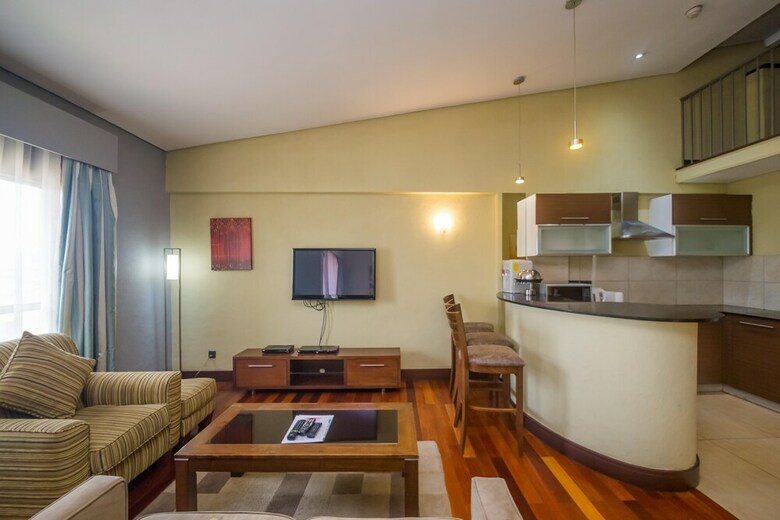 Hotel Taarifa Suites