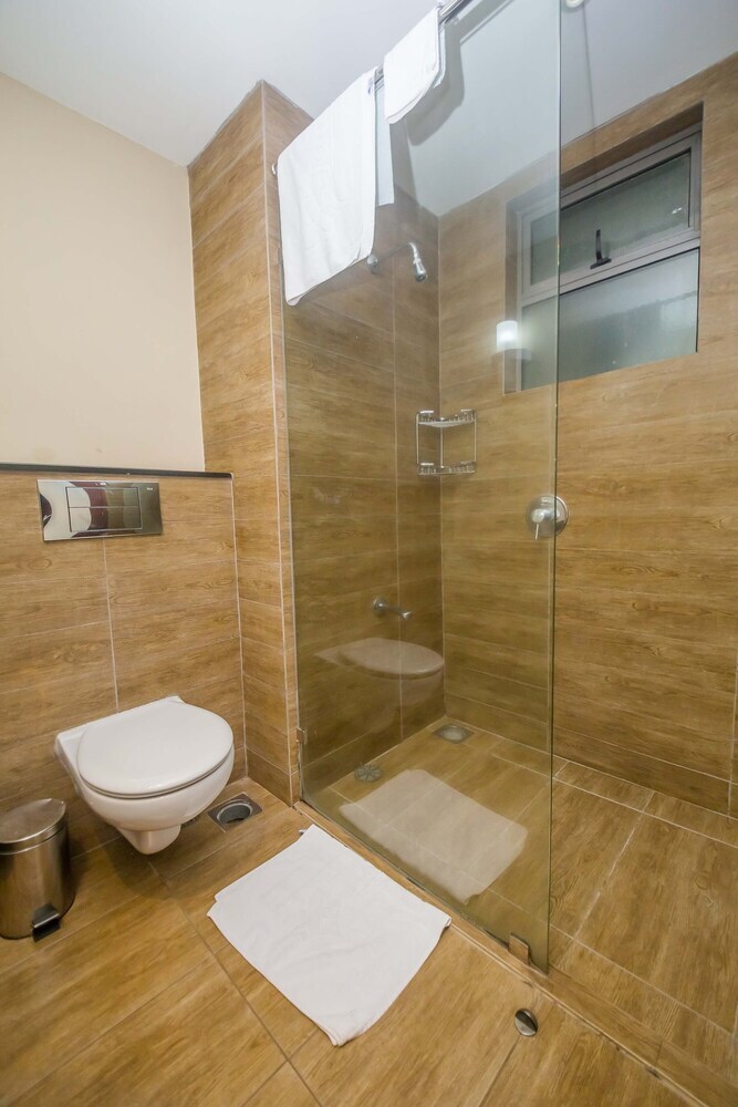Hotel Taarifa Suites