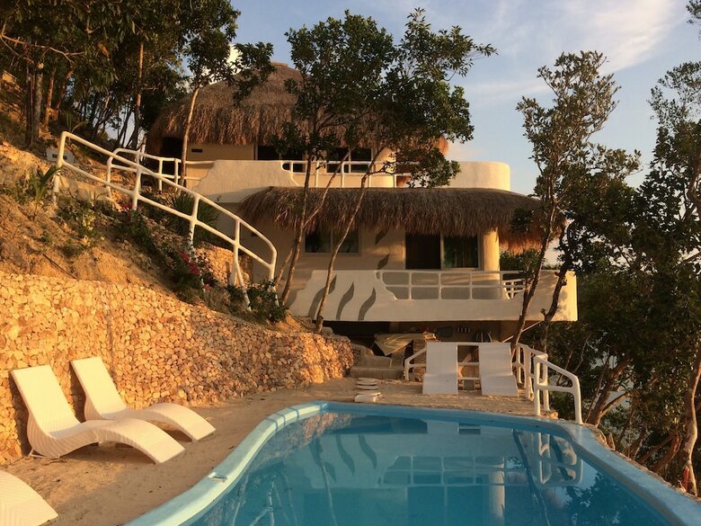 Hotel Pearl Bay Villas
