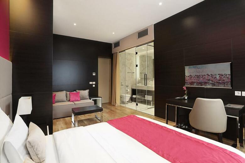 Hotel Maccani Black Luxury Suites