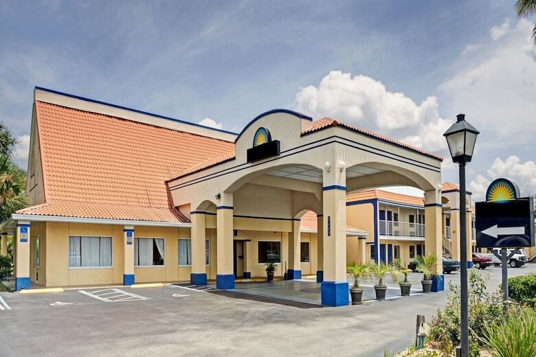 Hotel Zen Living Suites - University Blvd