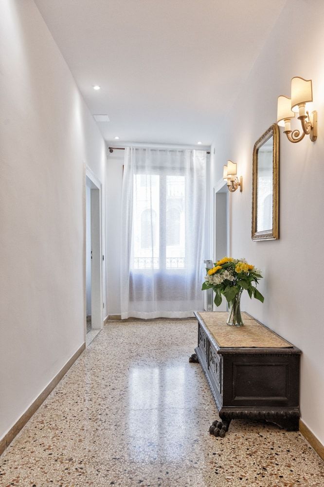 Tolentini Canal View Apartment