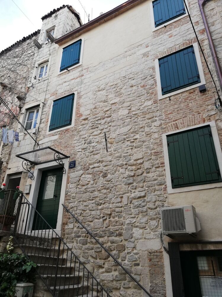 Hotel Jr Luxury Guesthouse 2