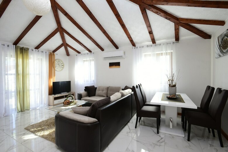 Villa Is