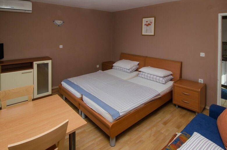 Studio Apartments Lulak