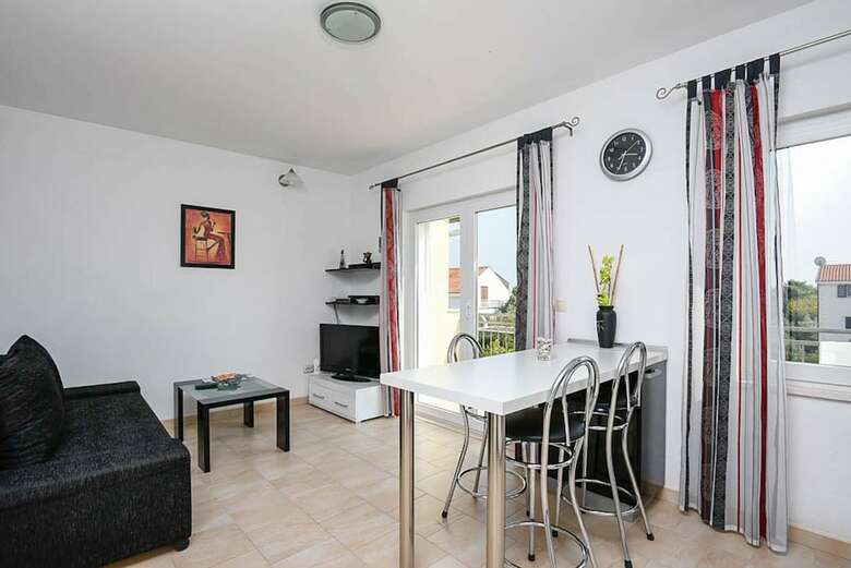 Apartments Trstenica