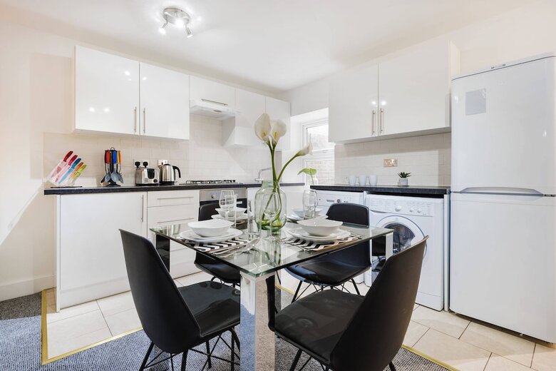 Modern Kensal Green Apartment