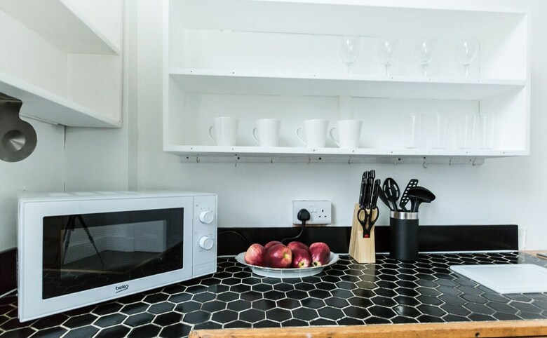 Spacious 1br Period Apartment Hampstead