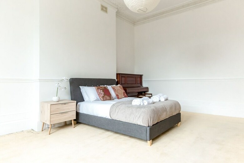 Spacious 1br Period Apartment Hampstead