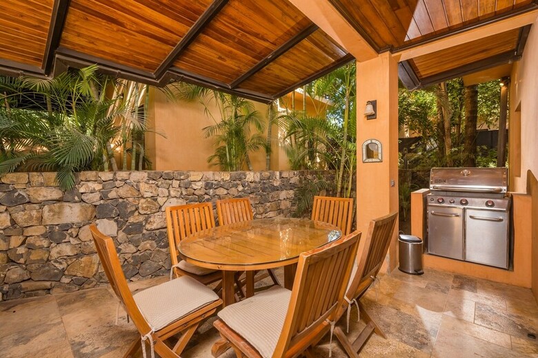 Jet Luxury At Langosta Beachresortvillas