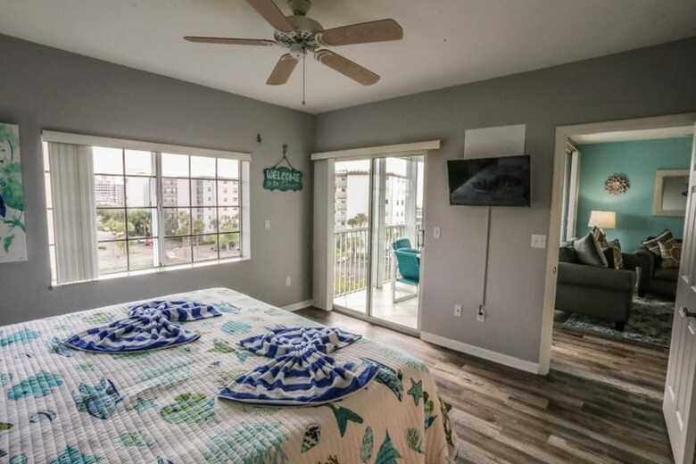 Captains Bay 403 - 6