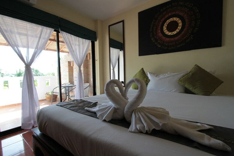 Karon Beach Pool Hotel